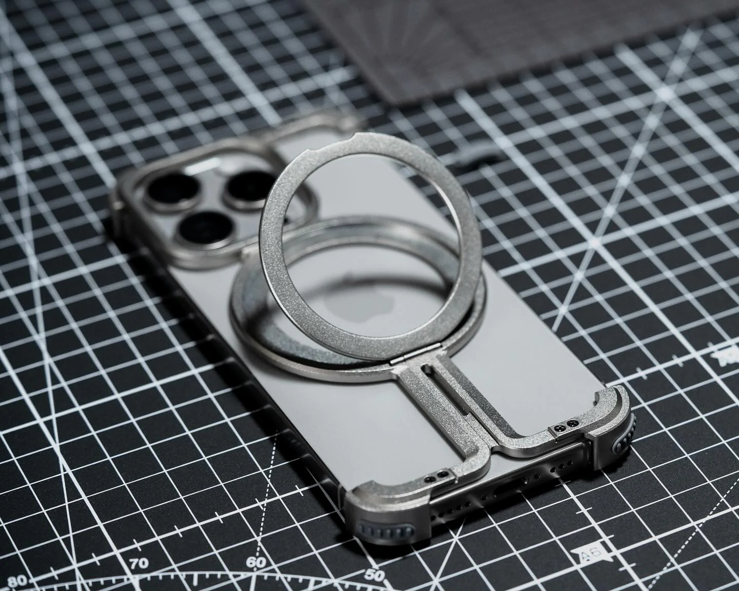 ZEERA Aluminum Alloy MagSafe Kickstand Cooling Case for iPhone & Samsung - Image 14