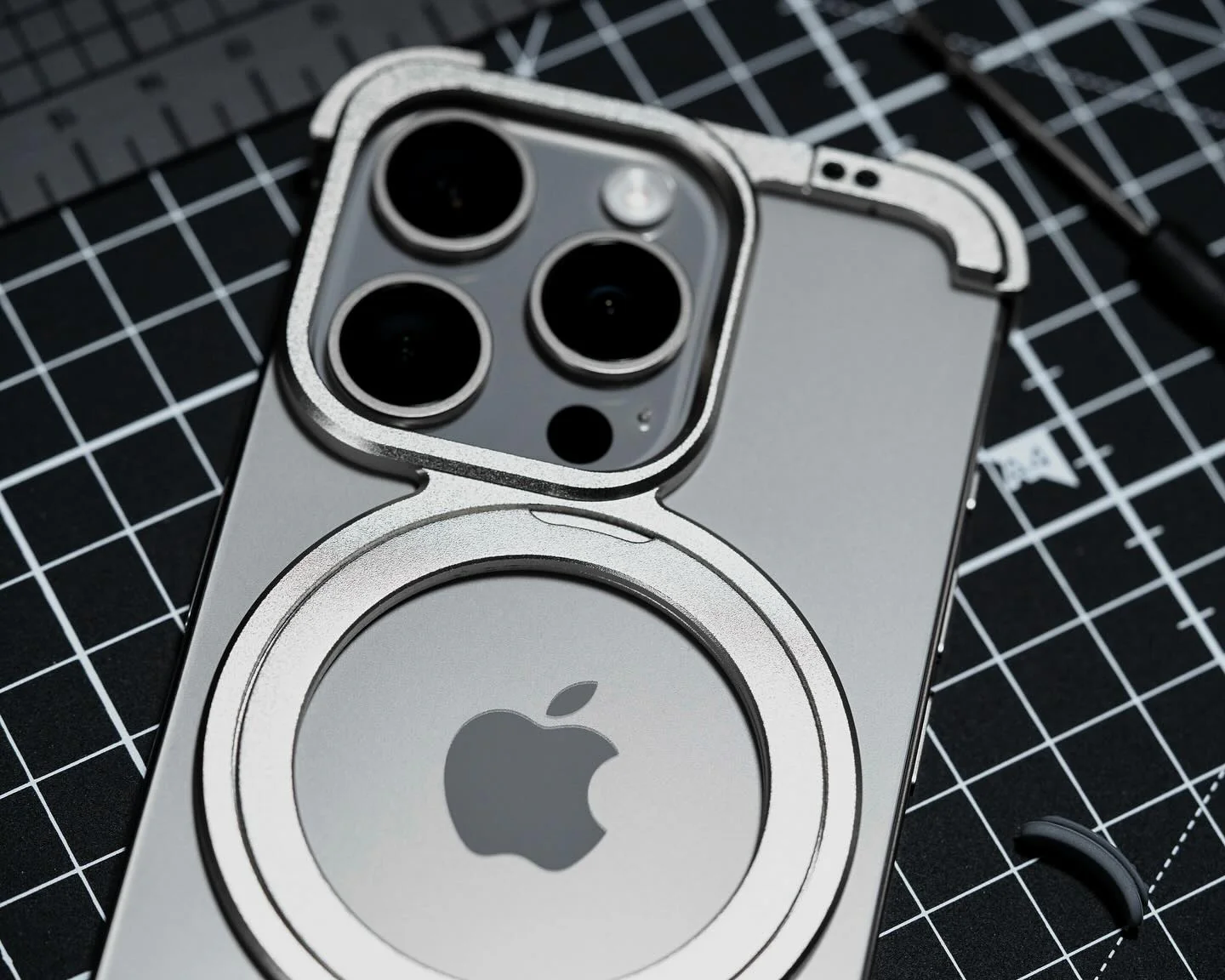 ZEERA Aluminum Alloy MagSafe Kickstand Cooling Case for iPhone & Samsung - Image 15