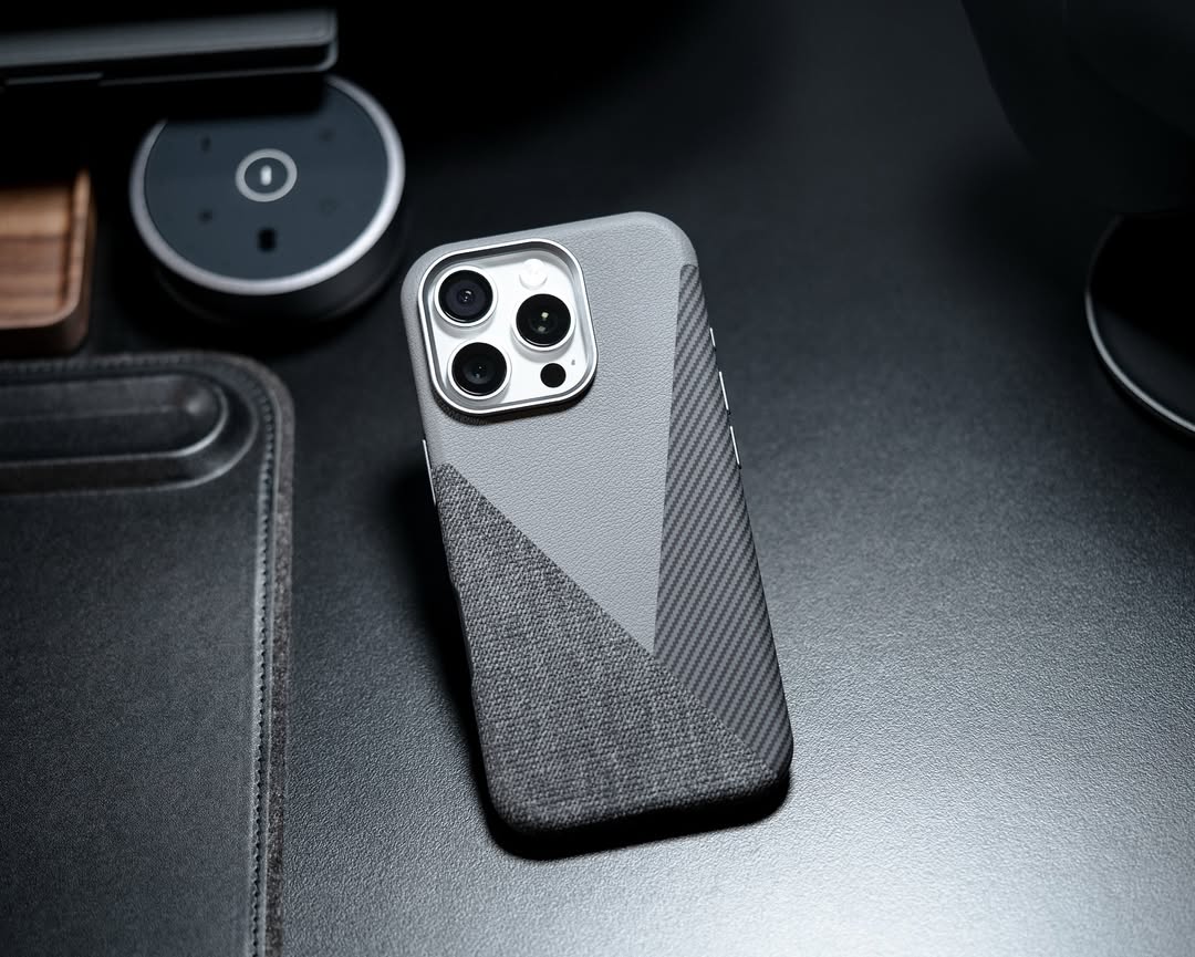 ZEERA MagFusion Pro: The Ultimate MagSafe Case with Leather, Carbon Fiber, and Denim Fusion Texture - Image 10
