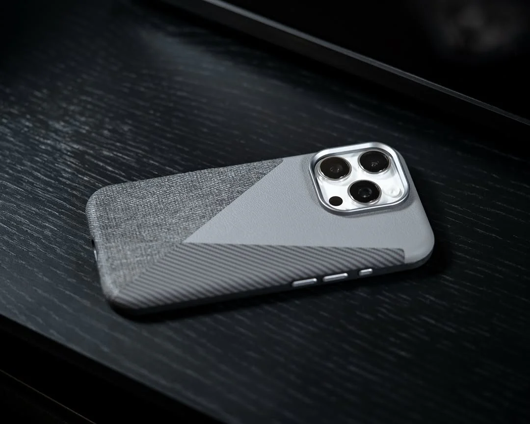ZEERA MagFusion Pro: The Ultimate MagSafe Case with Leather, Carbon Fiber, and Denim Fusion Texture - Image 11