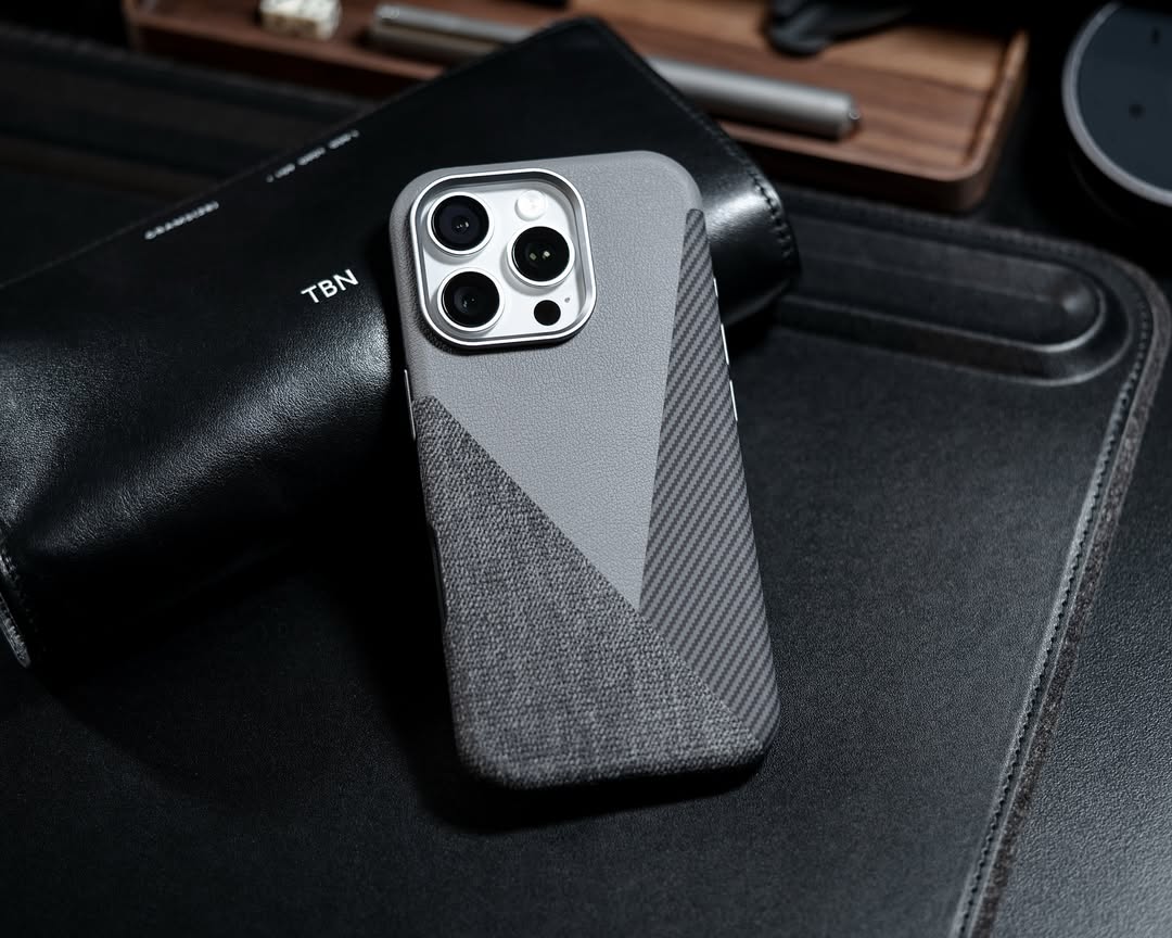 ZEERA MagFusion Pro: The Ultimate MagSafe Case with Leather, Carbon Fiber, and Denim Fusion Texture - Image 12