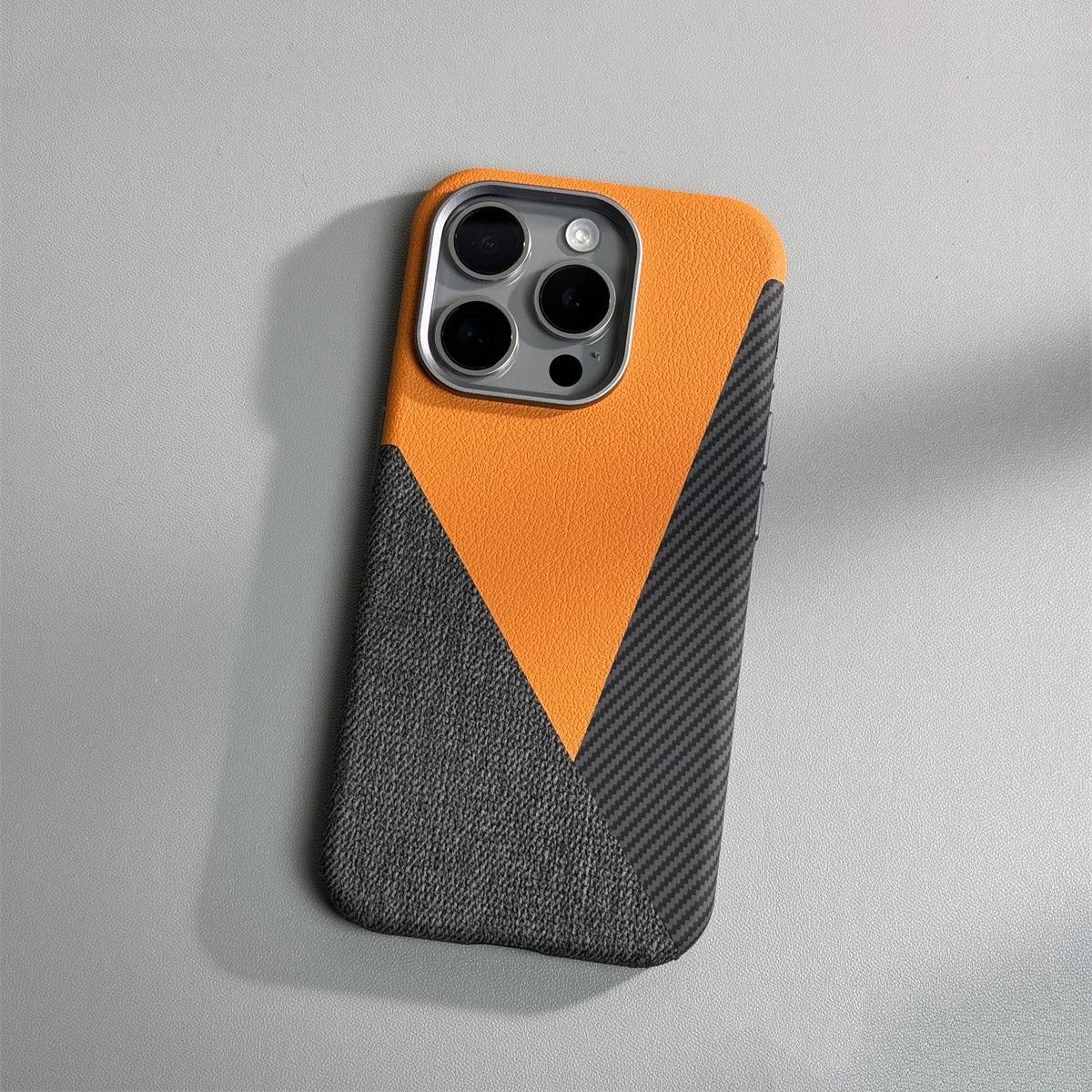 ZEERA MagFusion Pro: The Ultimate MagSafe Case with Leather, Carbon Fiber, and Denim Fusion Texture - Image 4