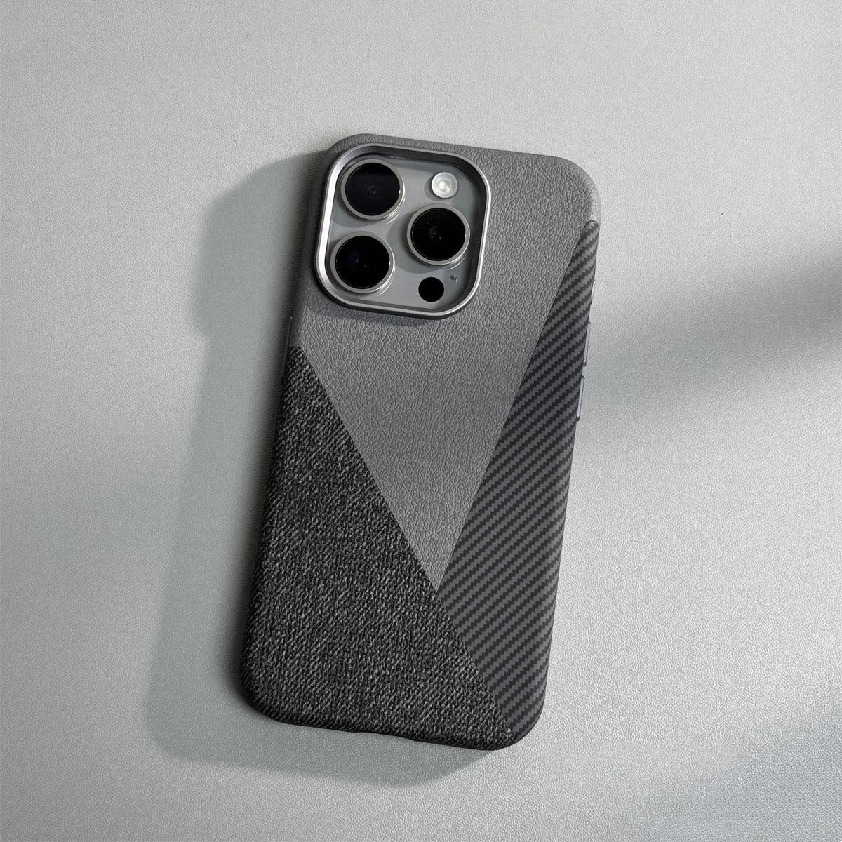 ZEERA MagFusion Pro: The Ultimate MagSafe Case with Leather, Carbon Fiber, and Denim Fusion Texture - Image 5